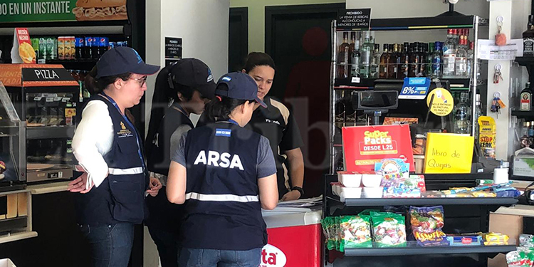 Decomisadas 1,500 libras de alimentos en mal estado durante Semana Morazánica