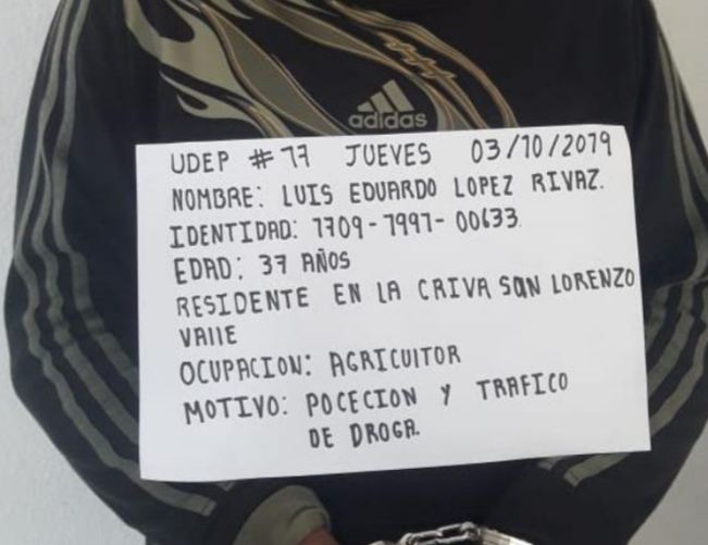 Capturan a un ciudadano en posesión de supuesta marihuana