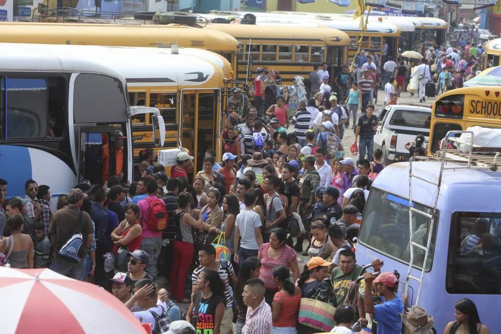 ¡Atacan extorsionadores! Dos autobuses tiroteados en mercados de Comayagüela