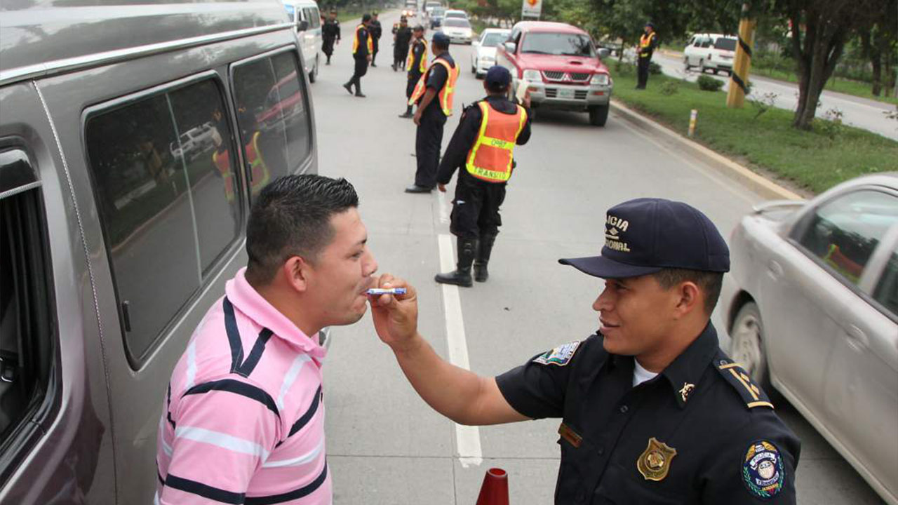 Realizan operativos para identificar conductores alcoholizados y drogados