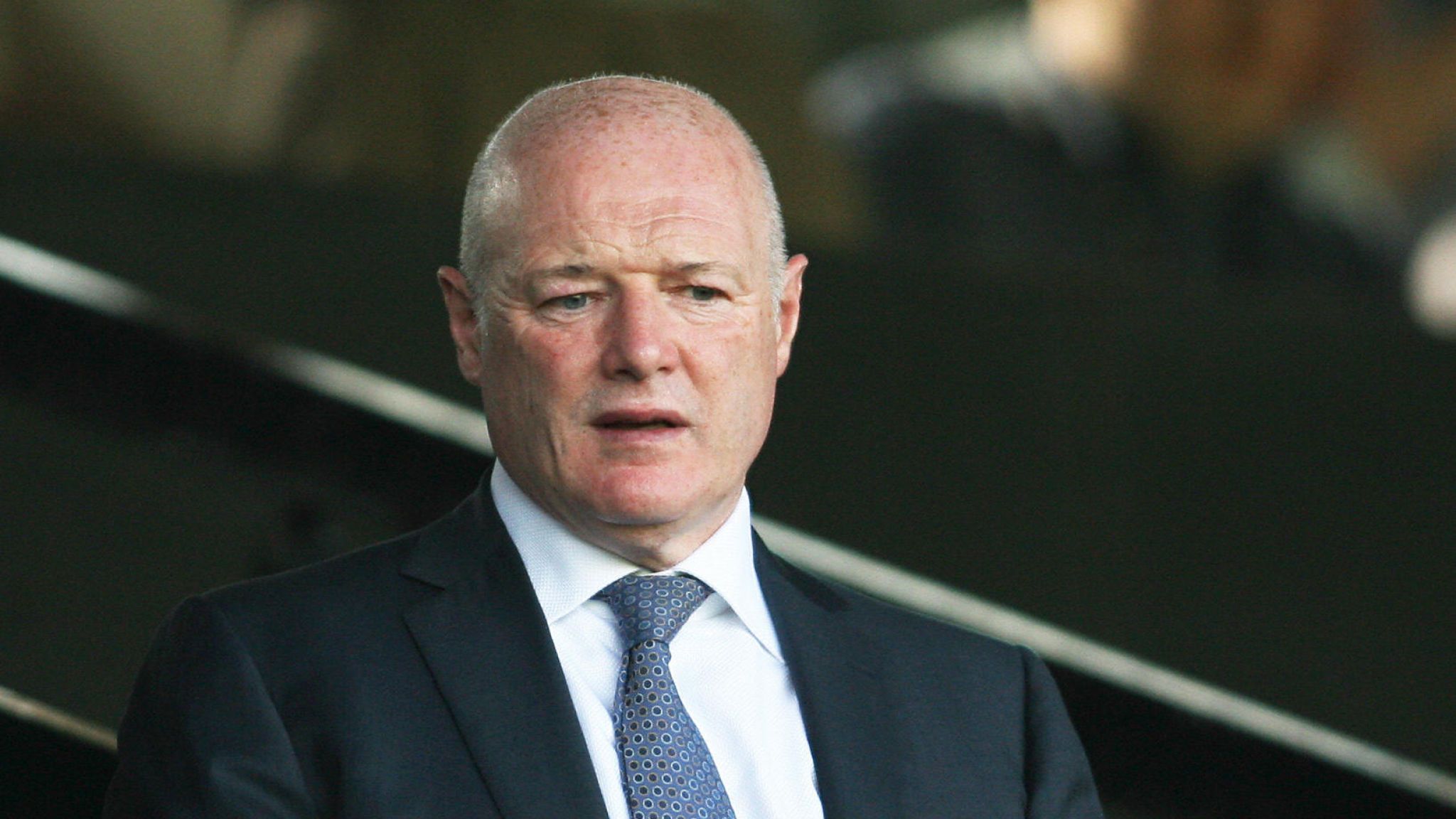 Peter Kenyon, millonario británico aumentó su oferta para comprar al Newcastle United