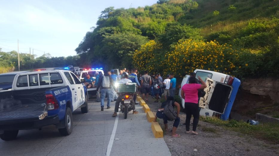 Unos 20 heridos deja volcamiento de  rapidito en la carretera hacia el Sur de Honduras