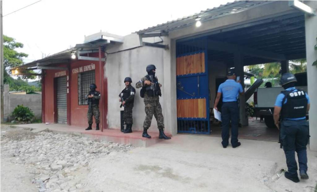 Detienen a dos agentes oficiales por ejecutar un allanamiento sin orden judicial