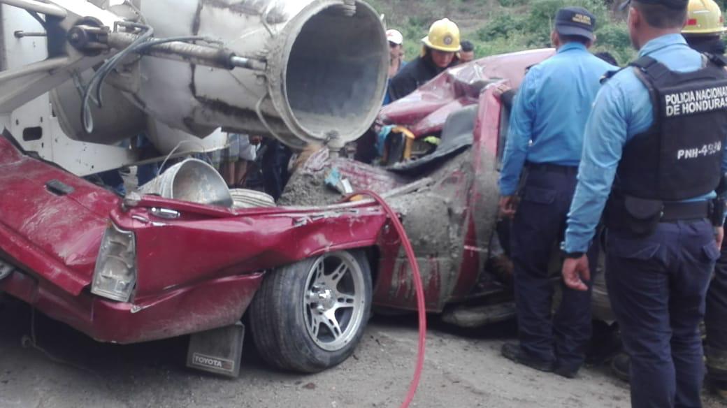 Aparatoso accidente deja una persona muerta y varios heridos en Cofradía, Cortés