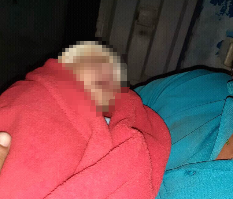 Abandonan a bebé en las afueras de una empresa de ecomiendas en Olancho