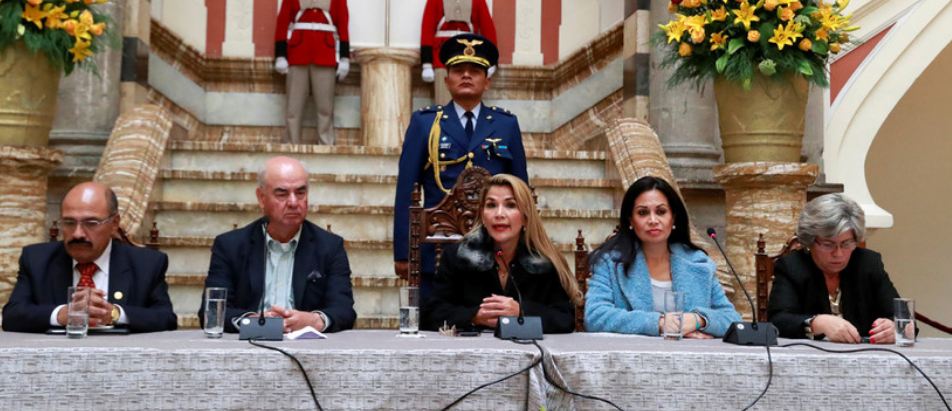 Gobierno de facto de Bolivia se retira del ALBA y cesa al 80 % de los embajadores