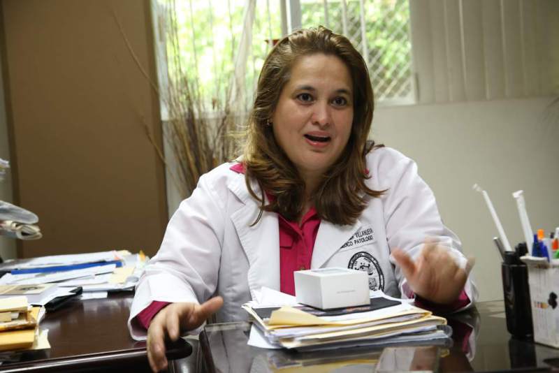 Por abusar del derecho de la Libertad de Expresión, suspenden y sin goce de sueldo a Julissa Villanueva