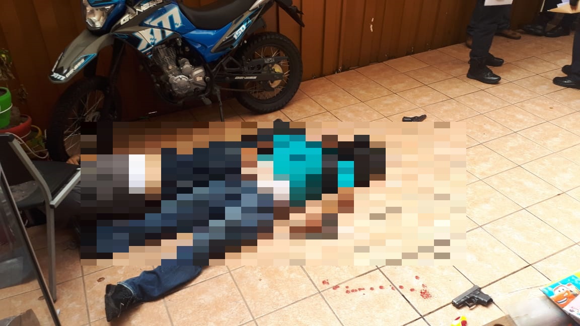 Encuentran dos hombres muertos, uno de ellos un presunto policía