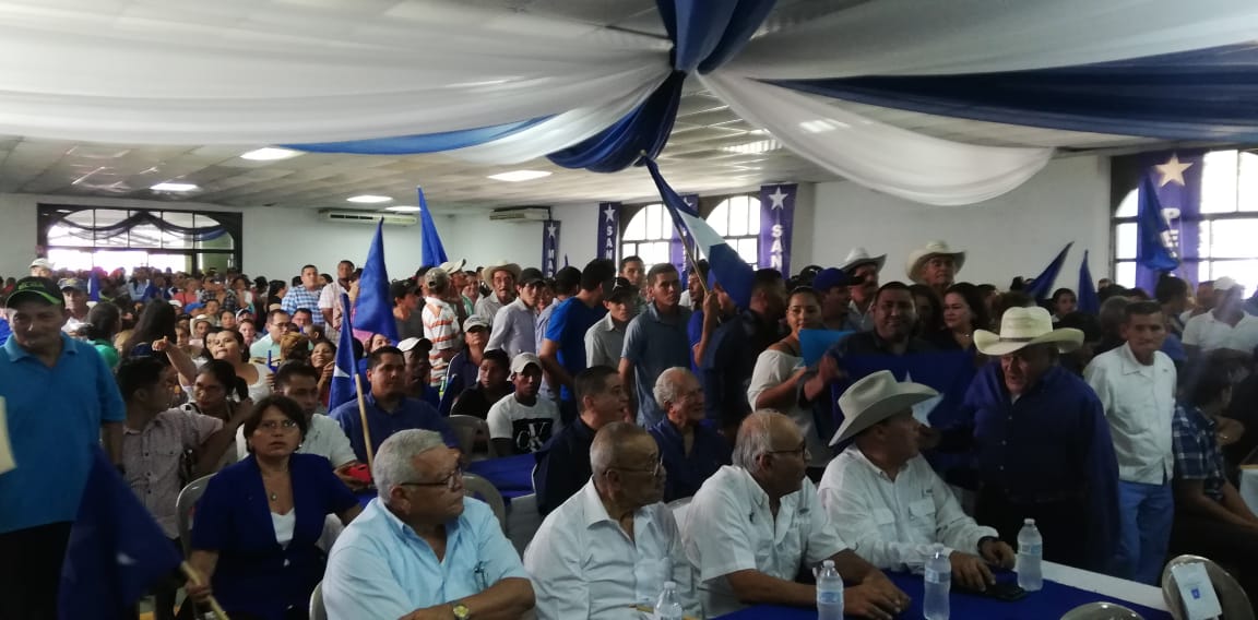 ¡Fiesta azul en Choluteca! en pre-convención dan su apoyo a Mauricio Oliva para que sea el próximo presidente de Honduras