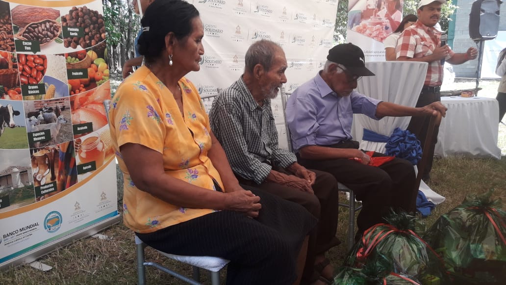 Dos hombres de 100 y 109 años han escrito la historia de la producción de miel en Choluteca, Honduras