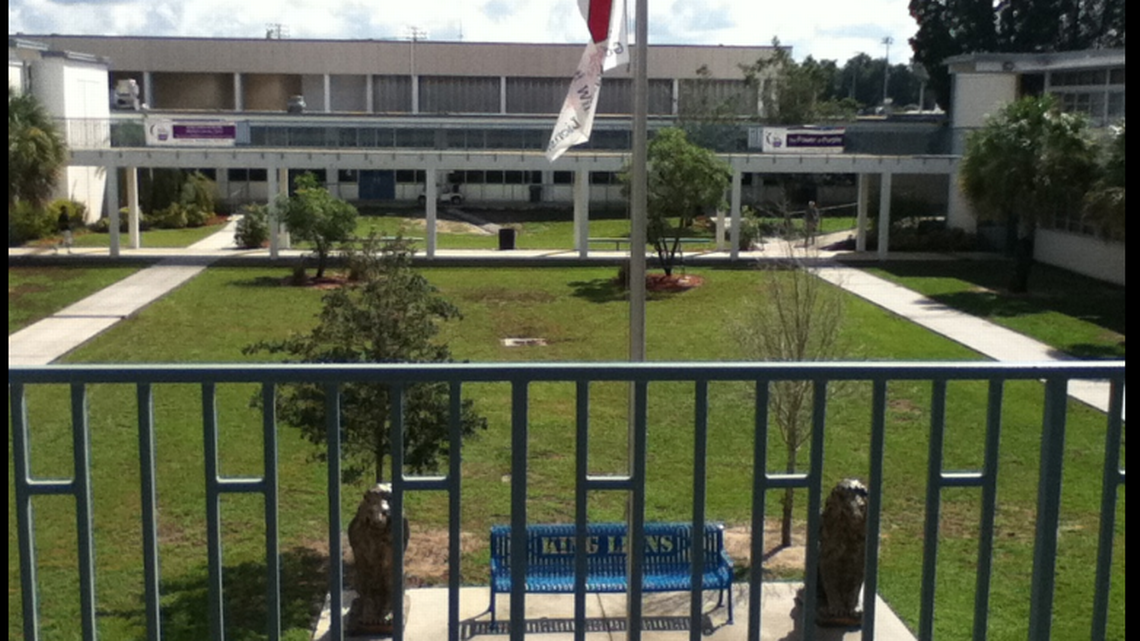 Encuentran 145 tumbas en el terreno de un colegio de Estados Unidos