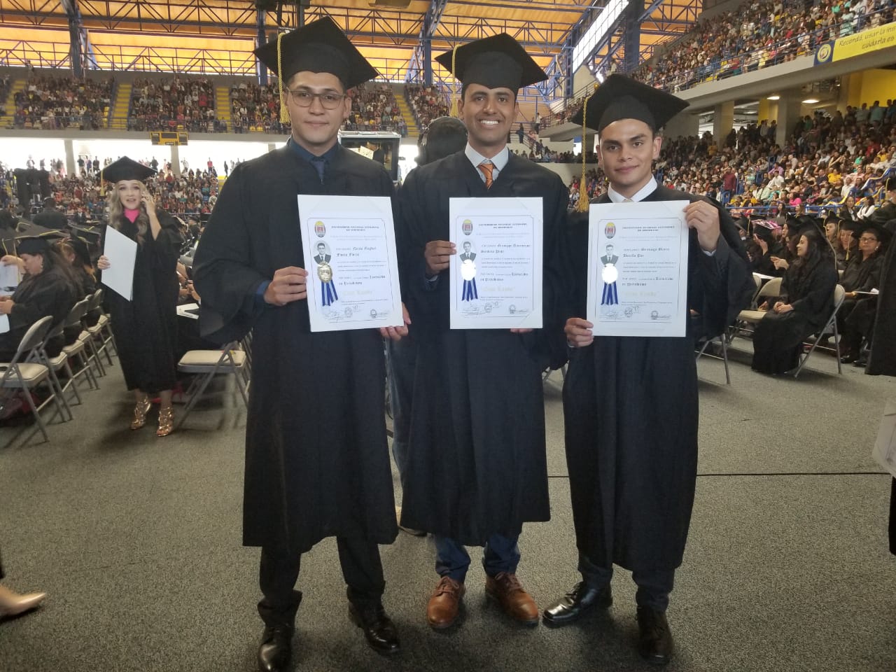UNAH gradúa a más de mil 300  estudiantes, entre ellos tres talentos de HRN