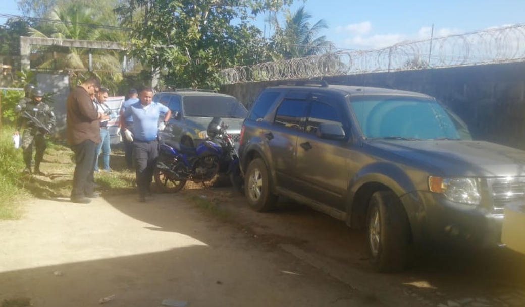Policía ejecuta allanamientos en Puerto Cortés para dar con los responsables de la muerte de cinco hondureños
