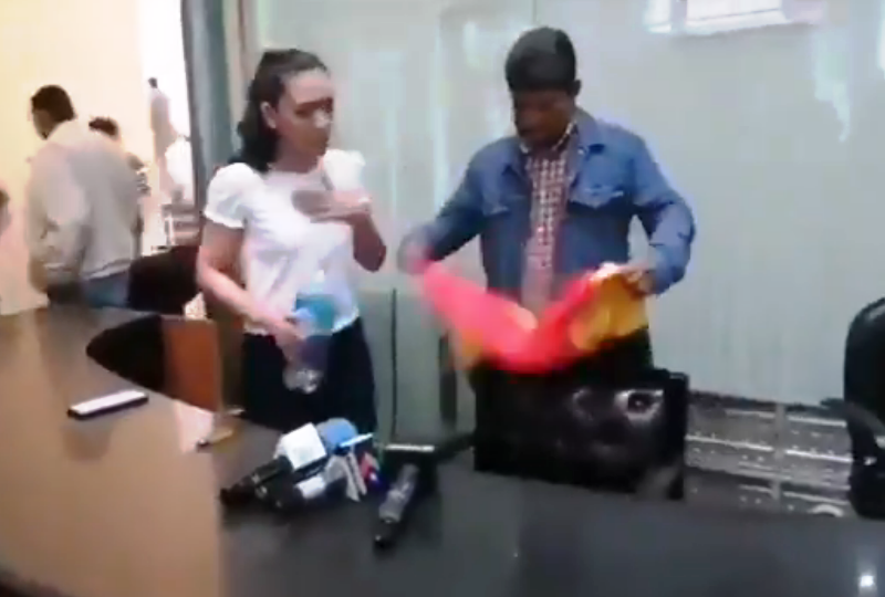 Exdiputada boliviana niega burlas a su bandera tras criticas en redes