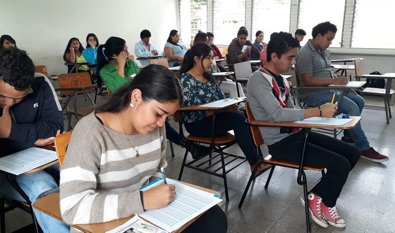 Más de 6,000 aspirantes realizan el examen de admisión en la UPNFM