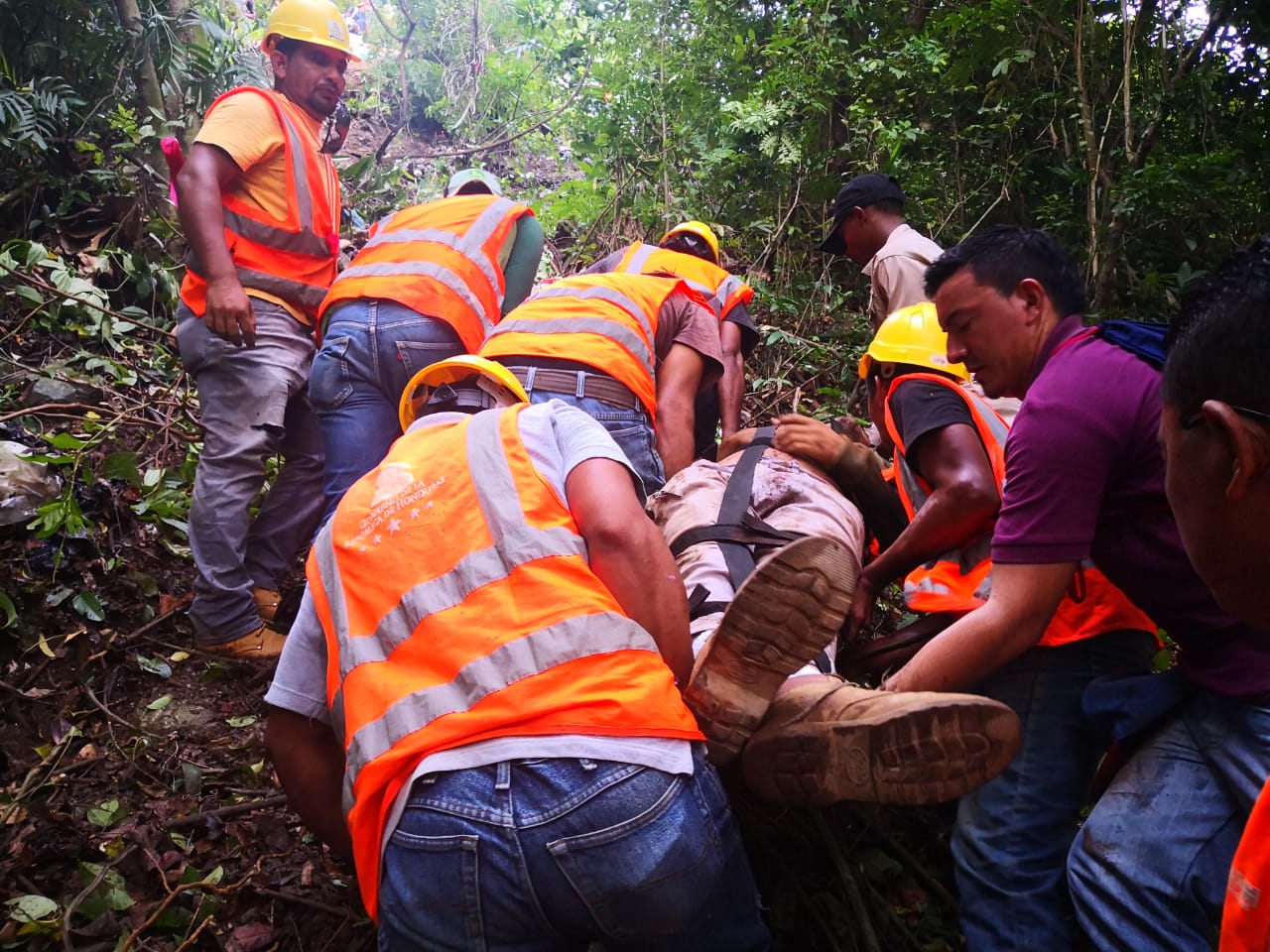 Una persona muere tras caer en una hondonada en Islas de la Bahía