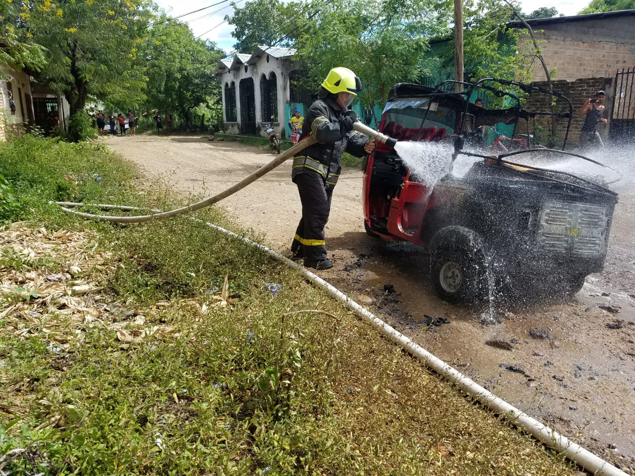 Mototaxi toma fuego en Nacaome