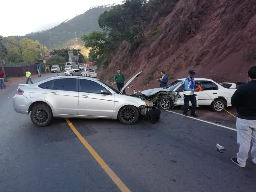 Mujer en estado de ebriedad provoca accidente vial, donde dos personas resultaron heridas en Tegucigalpa