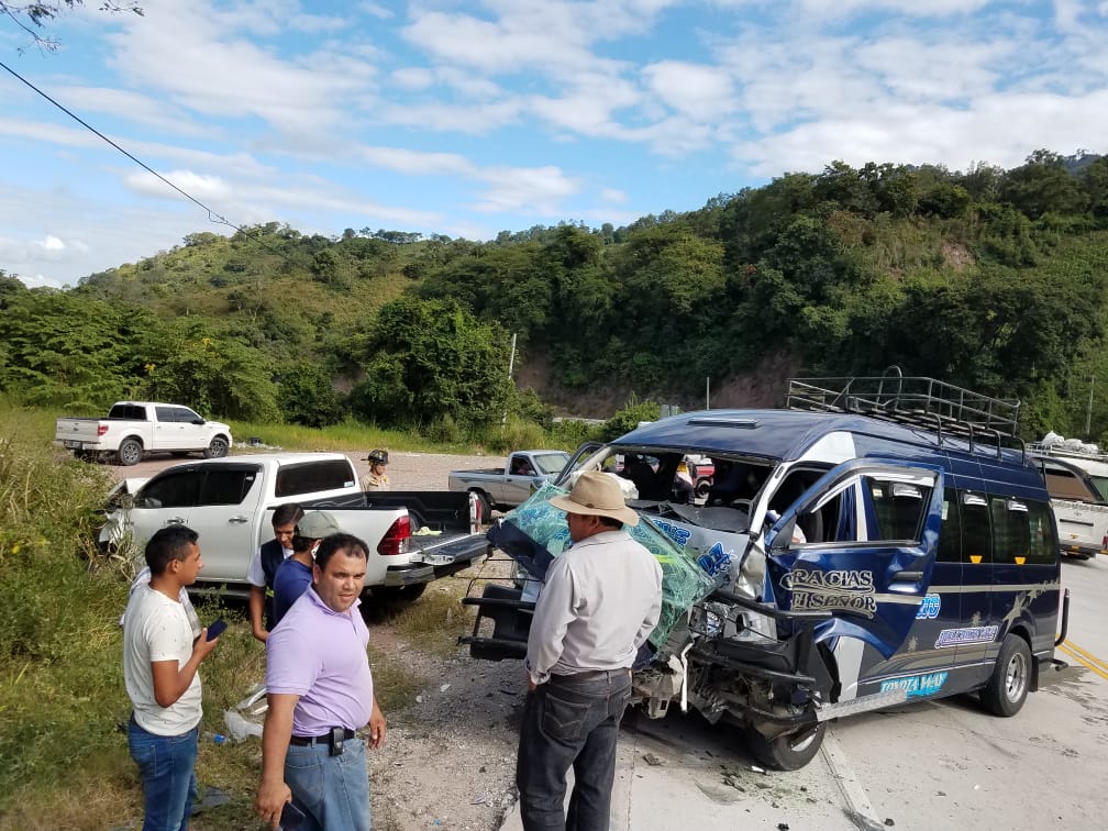 Unos 12 heridos deja aparatoso accidente en la "Curva del Diablo" en Copán