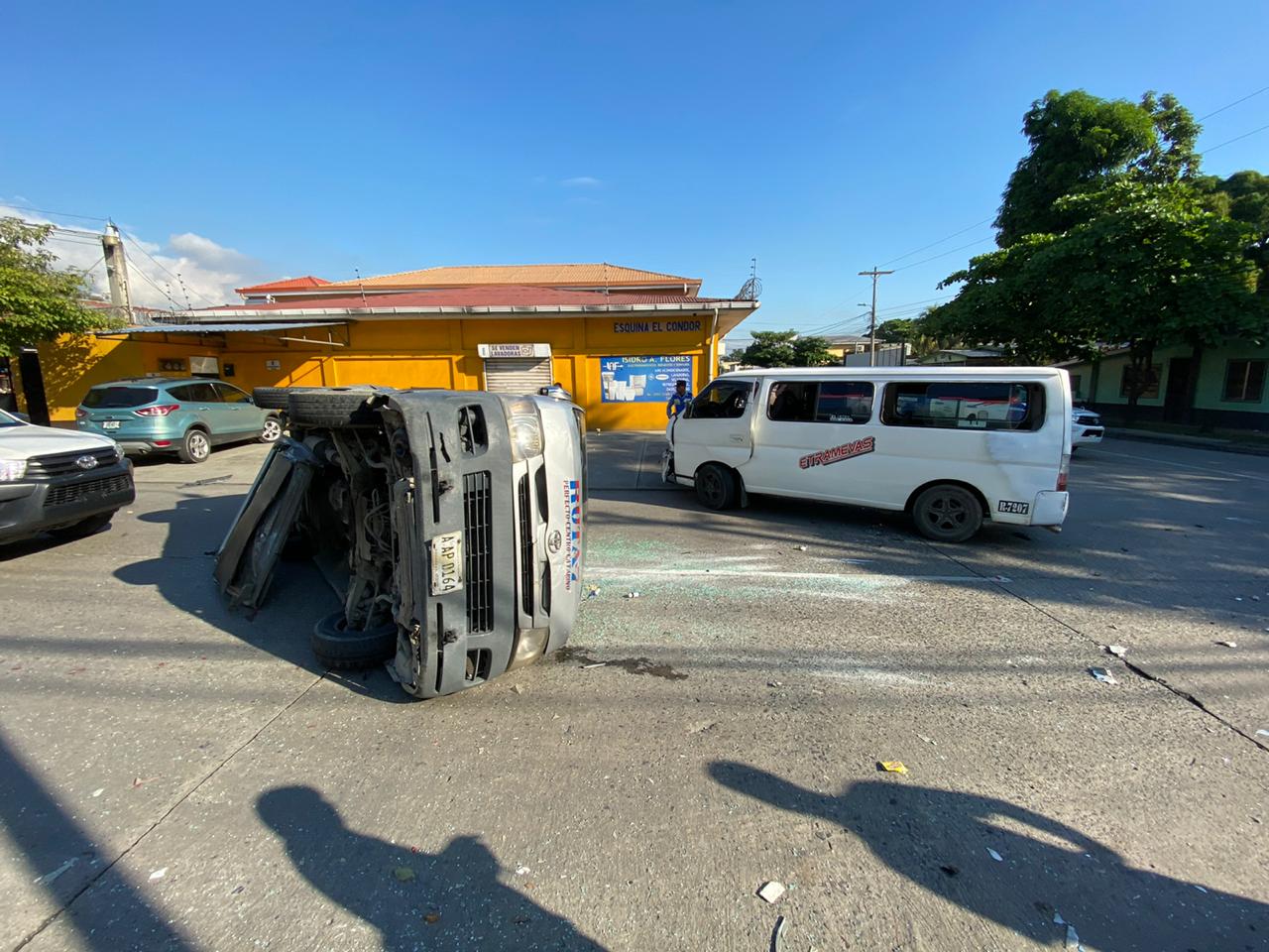 Al menos 10 heridos deja colisión entre dos microbuses en San Pedro Sula