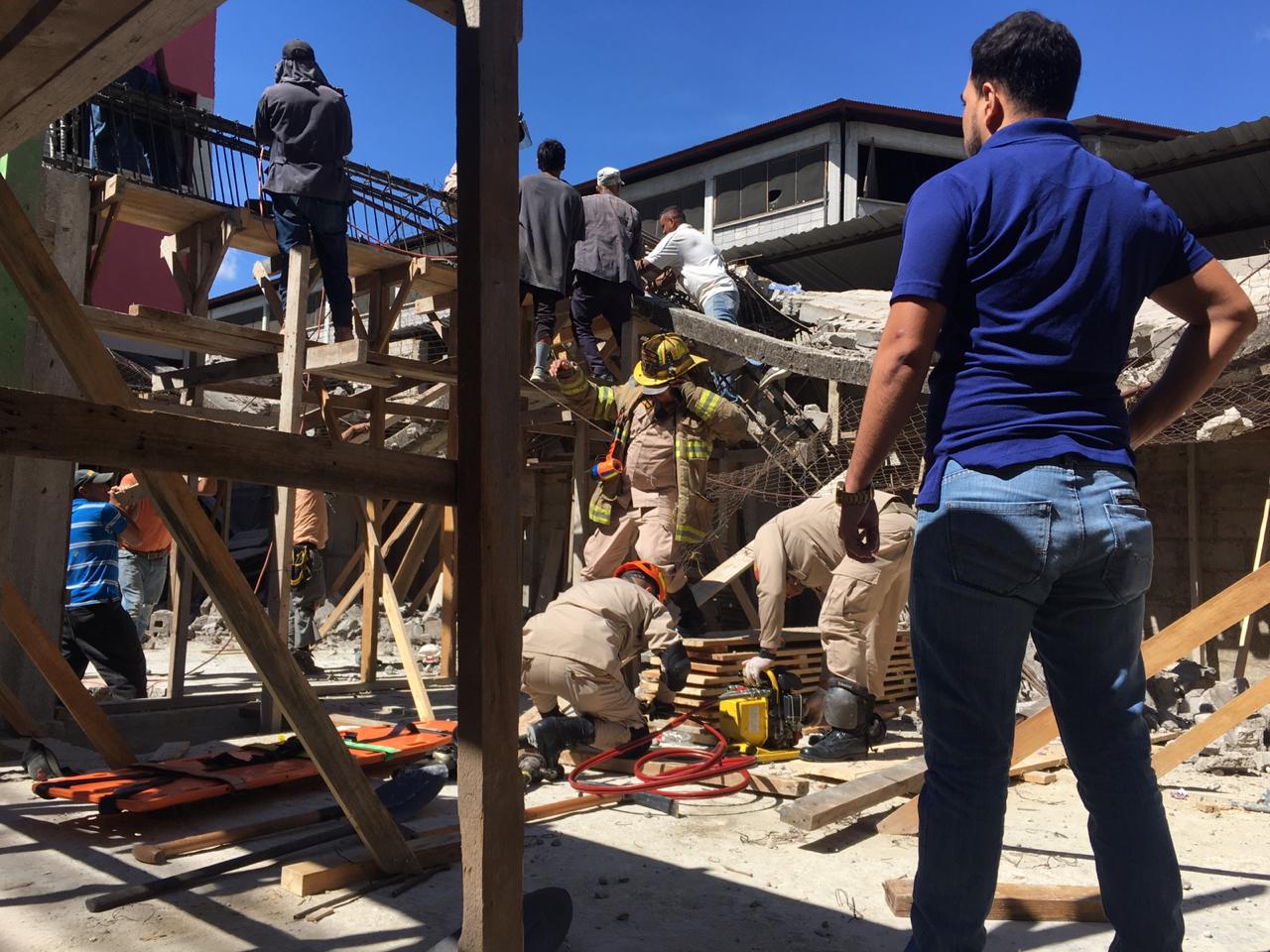 Un obrero muerto y siete heridos deja caída de muro en Comayagua