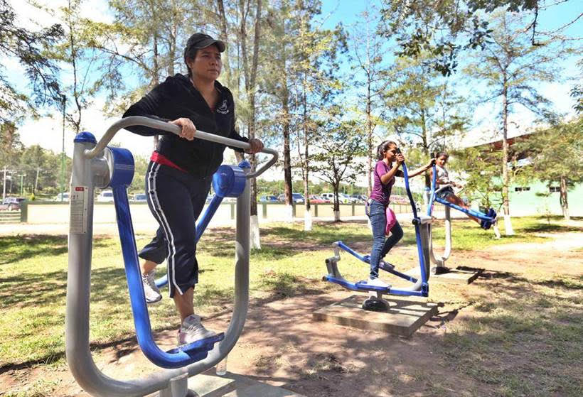 ¡A bajar los tamales con una caminadita en el mega parque del Campo de Parada Marte!