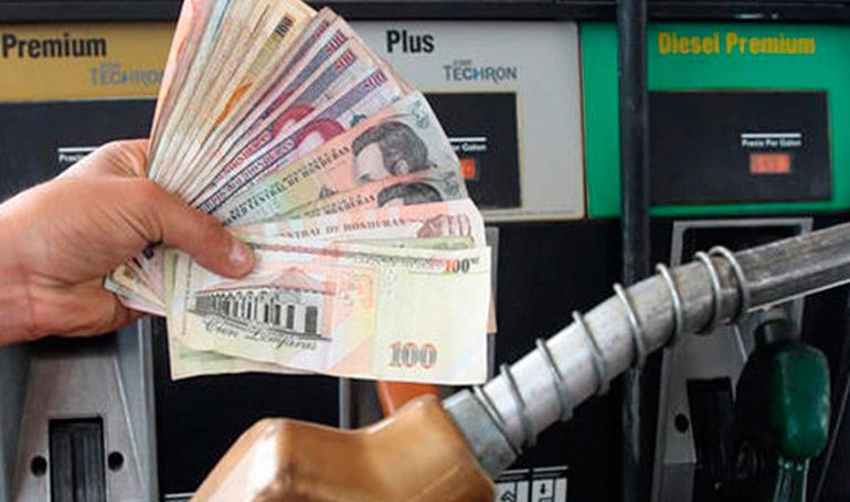 Una leve rebaja registran los precios de los combustibles en Honduras