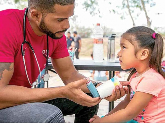 Dairon, el medico de los migrantes, tuvo un lindo gesto con un niño hondureño