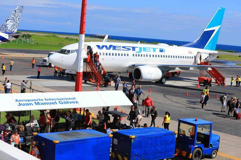 Inauguran vuelo directo Canadá-Roatán