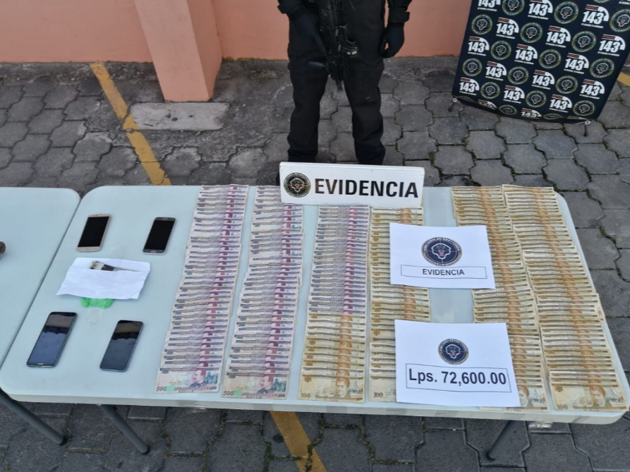 Cae "El Perverso" y "Wason" en posesión de más de 72 mil lempiras y con varias armas de fuego