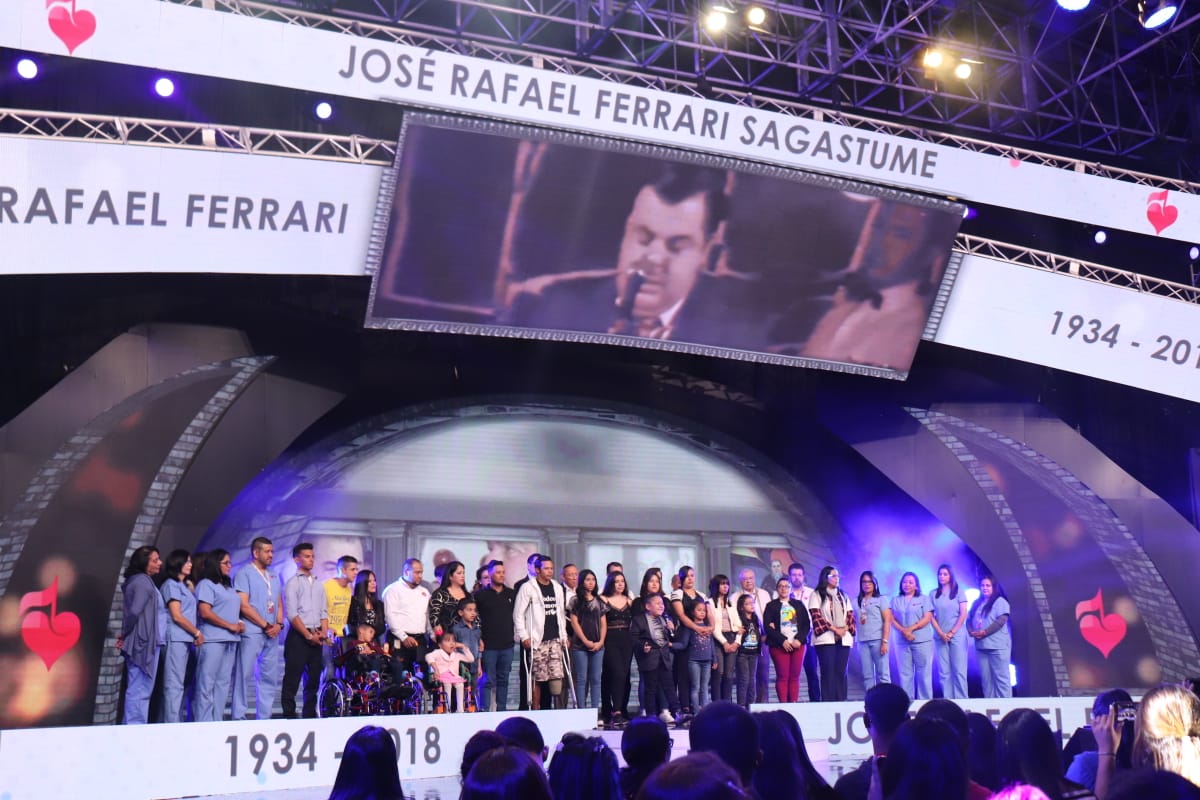 Emotivo homenaje al fundador de Teletón, José Rafael Ferrari, durante la gran obra de amor