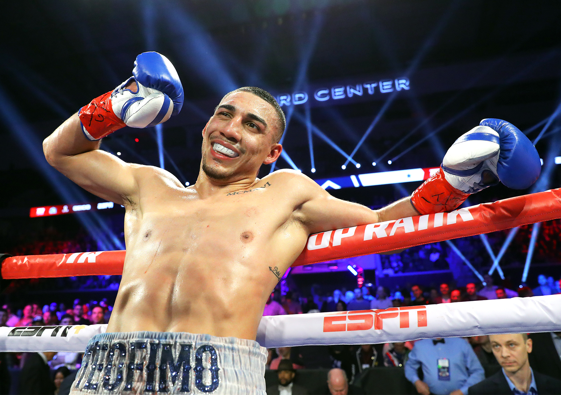 Hondureño Teófimo López es campeón mundial de pesos ligeros
