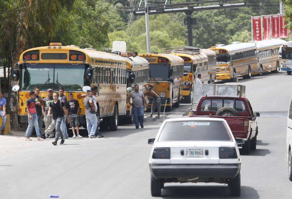 Transportistas pagarán el aguinaldo a los extorsionadores, según dirigente