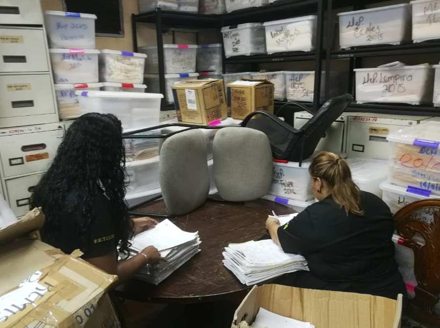 Atic secuestra documentos en la Secretaría de Salud