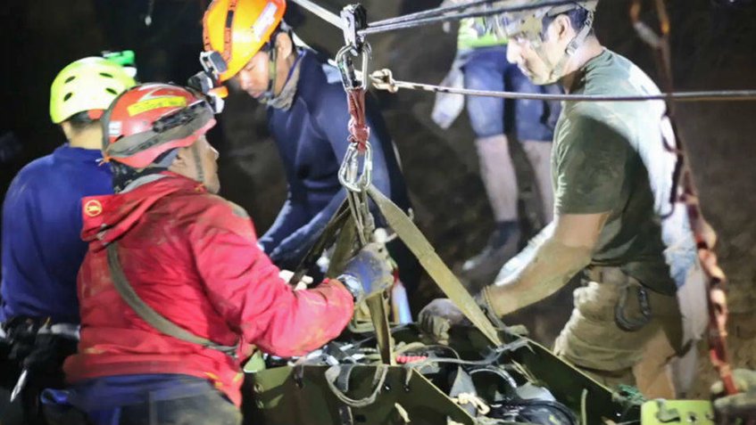 Tras contraer infección en la cueva, muere rescatista que salvó a niños en Tailandia