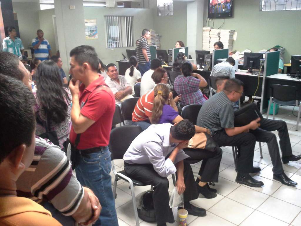 "No es posible que empleados estudiados, solo ganen el salario mínimo",  cuestiona dirigente obrero