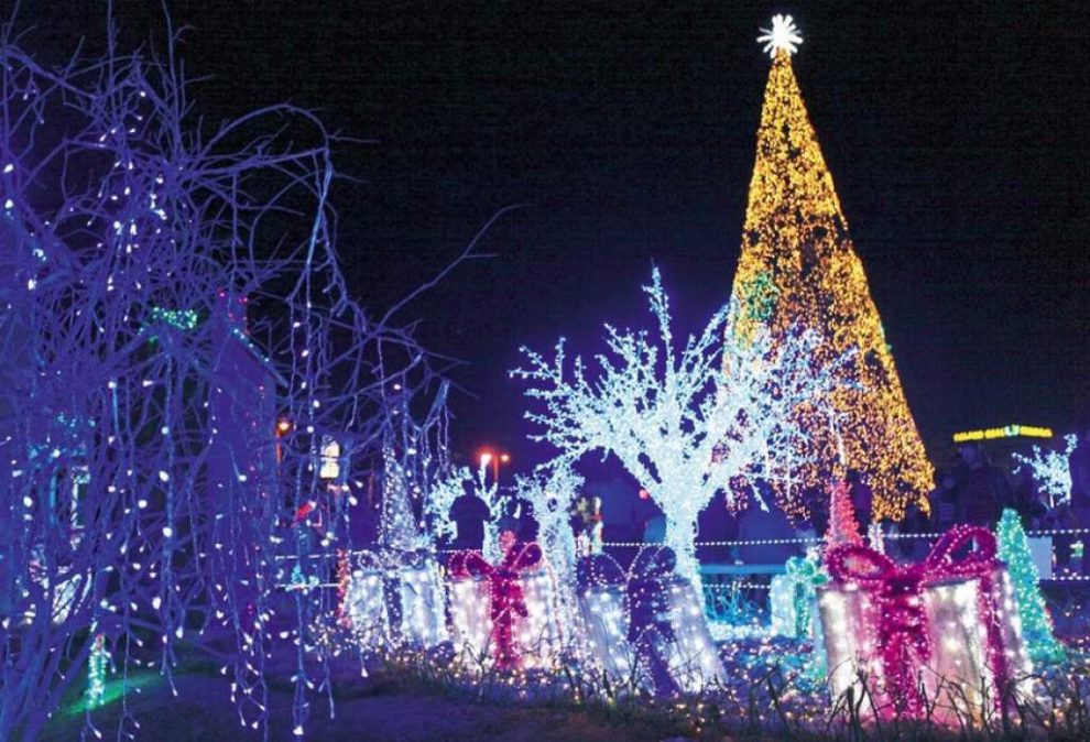 Capitalinos ya disfrutan de la Villa Navideña