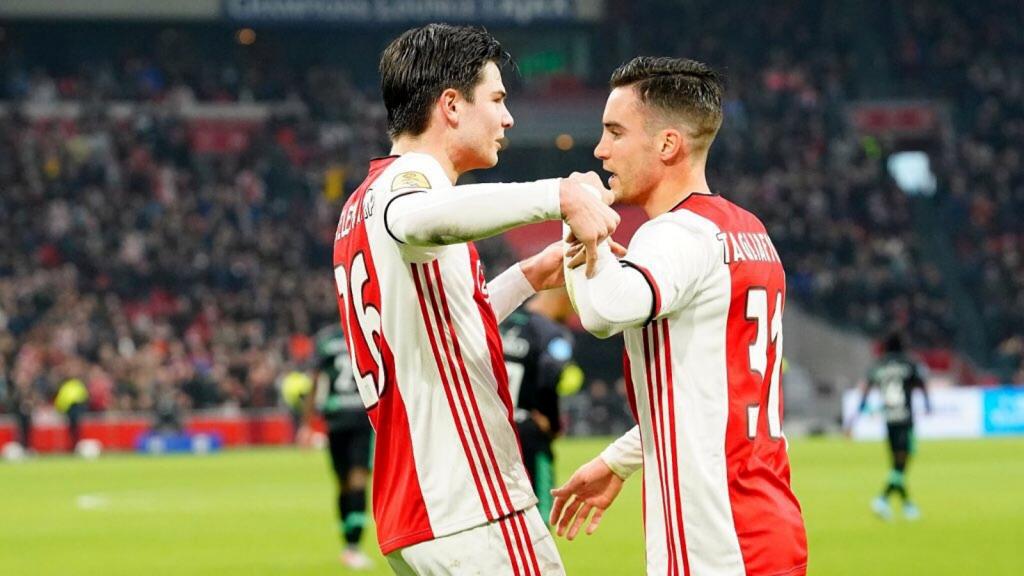 Ajax recuperó el liderato