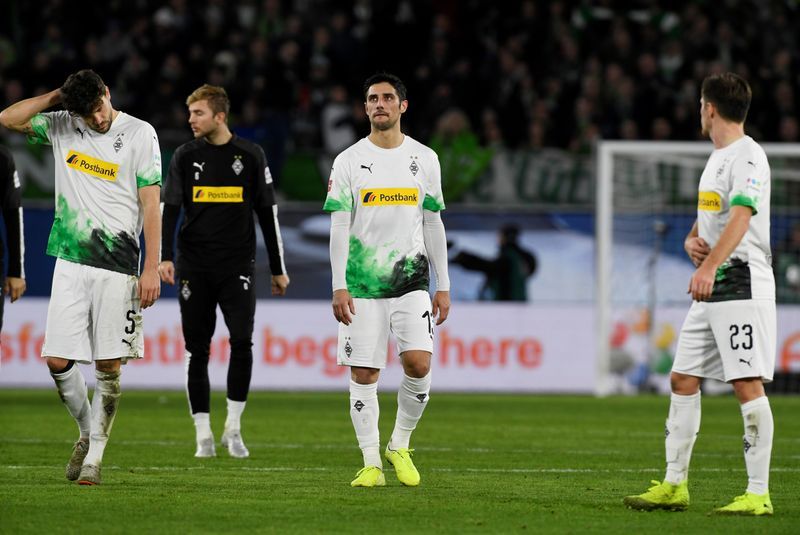 Gladbach perdió el duelo y el liderato