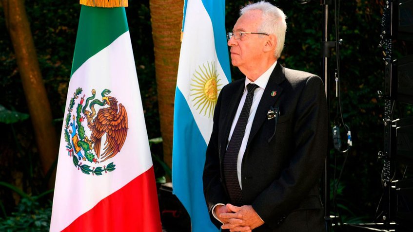 Embajador de México fue sorprendido hurtando un libro en una emblemática librería de Buenos Aires