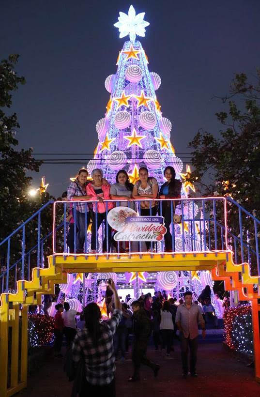 Familias hondureñas visitan en gran número las villas navideñas