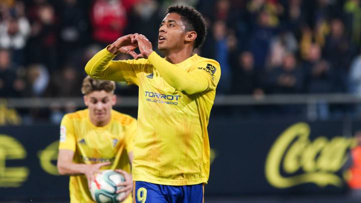 "Choco" Lozano vuelve a anotar con el Cádiz