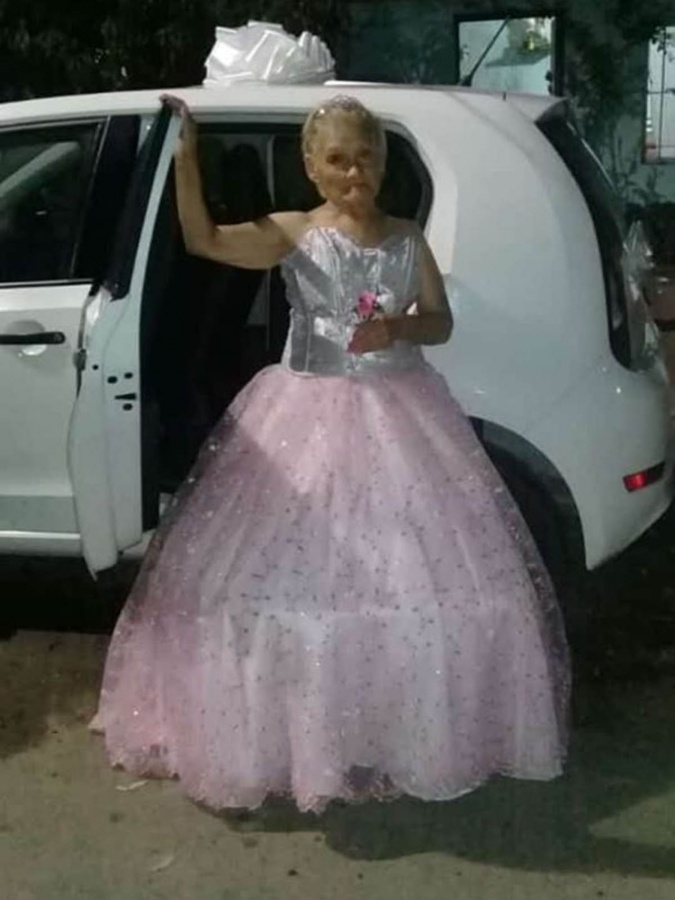Abuelita celebró a lo grande su fiesta de 15 años  (video)