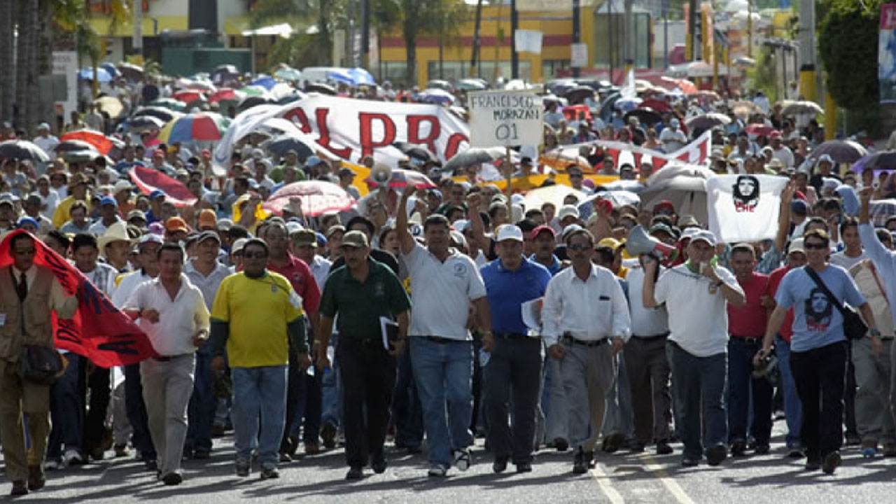 Base magisterial desautoriza a cuatro colegios magisteriales para seguir negociando sobre problemática educativa