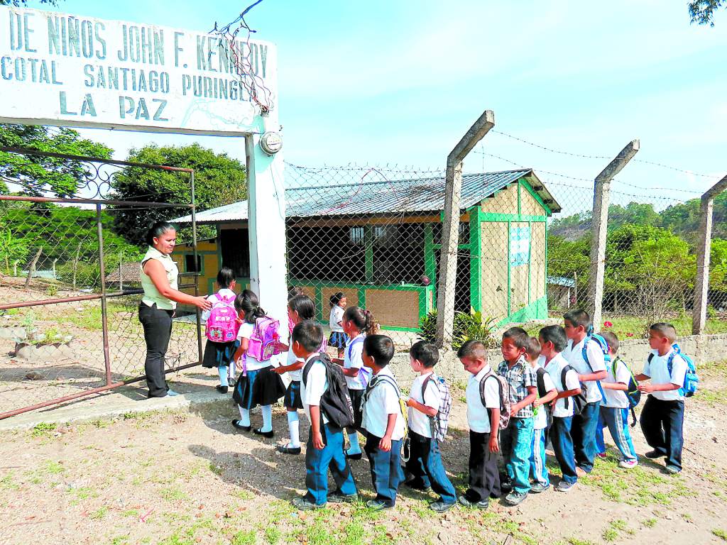 Un millón de niños en edad para estudiar siguen excluidos del sistema en Honduras