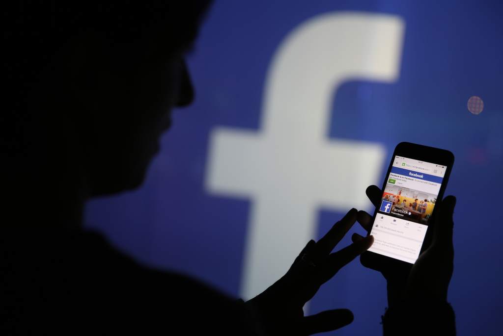 Por pasar horas en redes sociales, bloquean internet a empleados de la ENEE