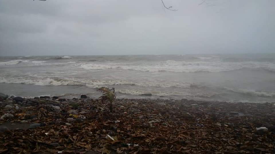 Cancelan operaciones marítimas y cierran temporalmente el Aeropuerto Golosón en La Ceiba