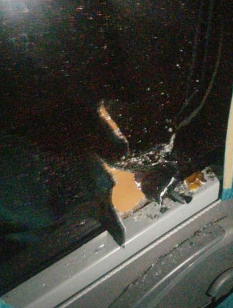 Imagen de Autobús donde viajaban los jugadores de Olimpia fue agredido por aficionados del Alianza