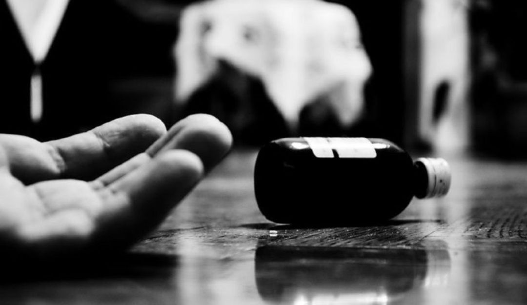Supuestamente porque su novia se fue para España y lo bloqueó en Facebook hondureño intenta  suicidarse