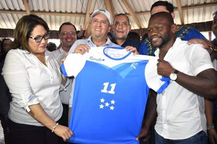 Exfutbolista se suma al movimiento de Ricardo Álvarez.